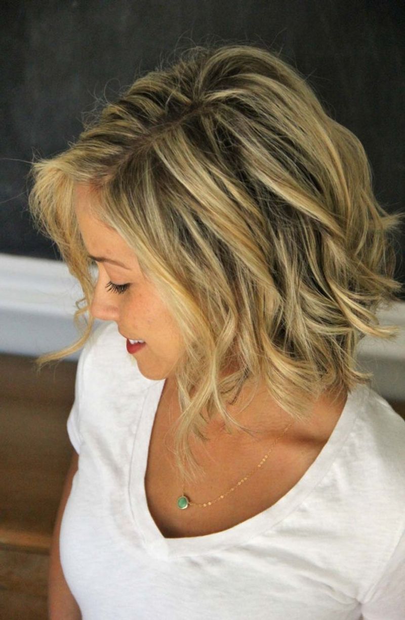 Soft Shoulder-Length Waves