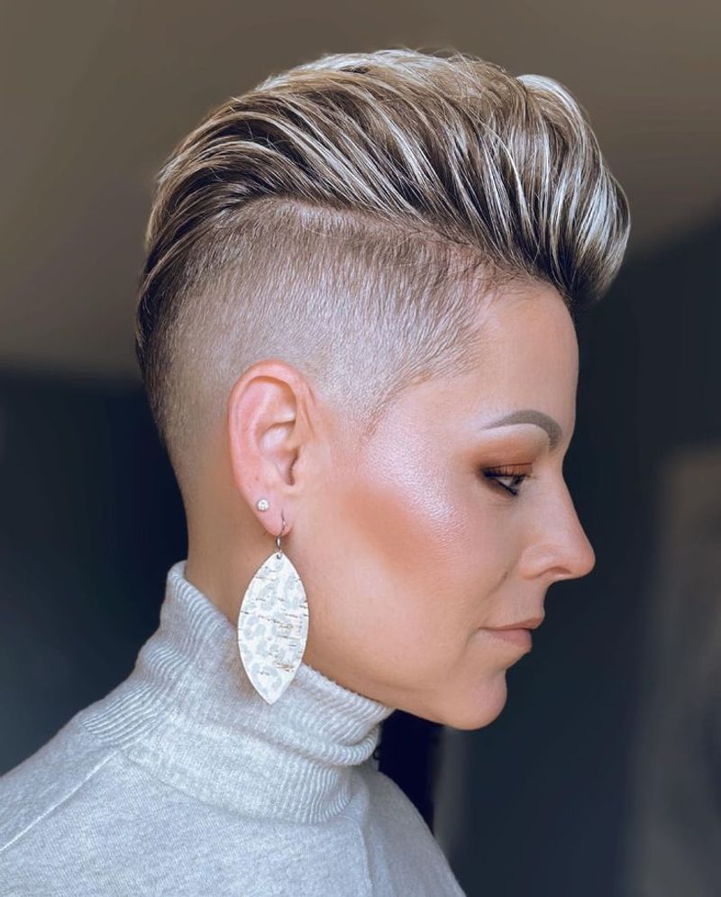 Pompadour strutturato