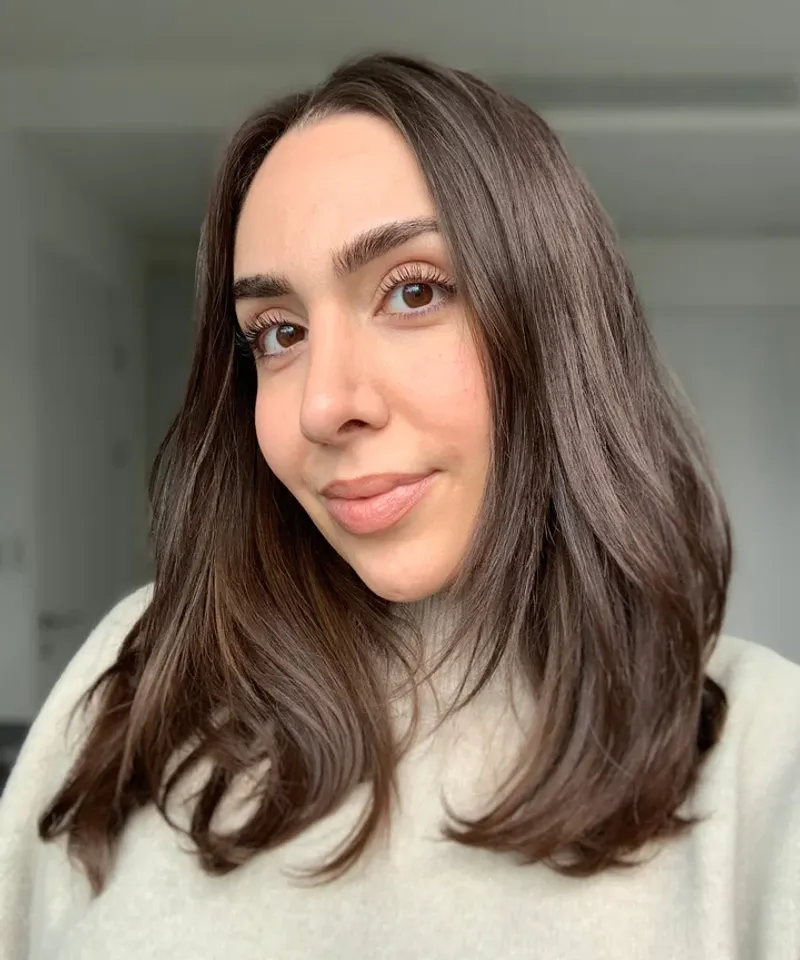 Sleek Shoulder-Length Cut with Invisible Layers