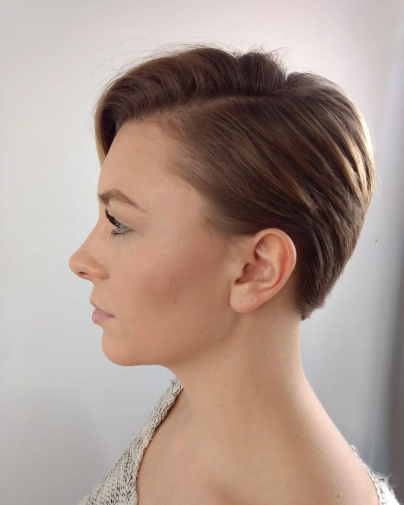 Pixie elegante com corte lateral