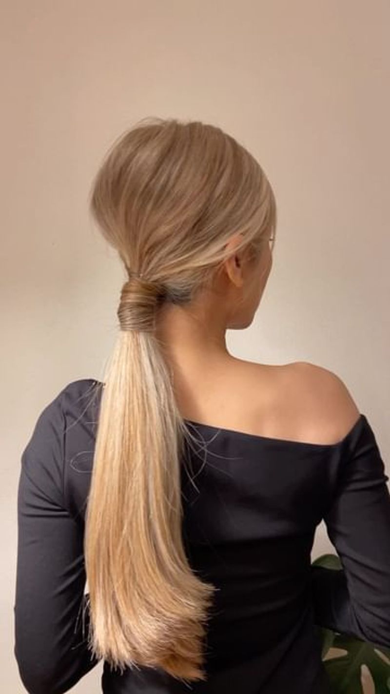 Rabo de cavalo baixo volumoso