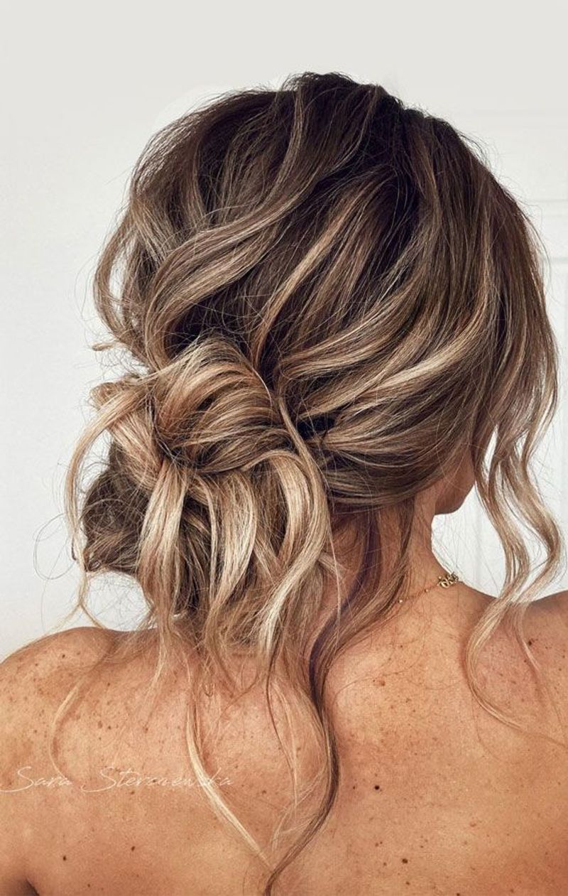Penteado baixo desarrumado