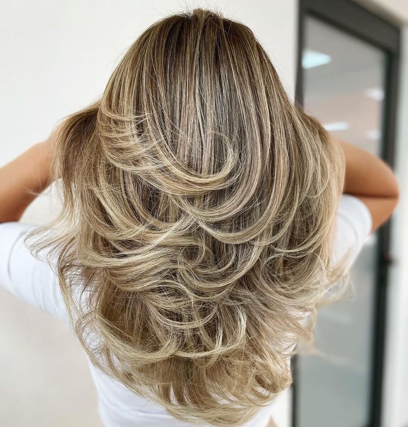 Feathered Waves with Side Part