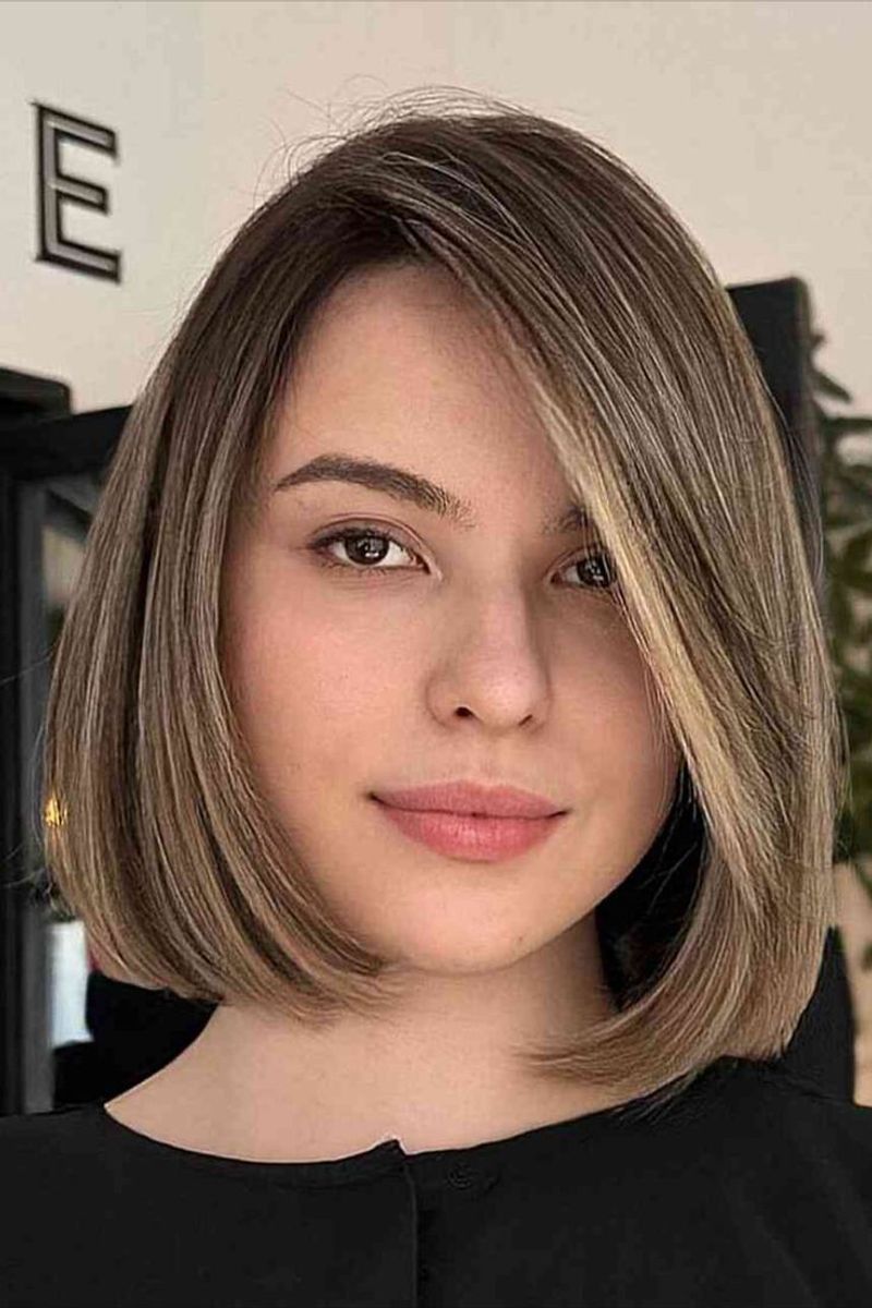 Blunt Lob with Side Part