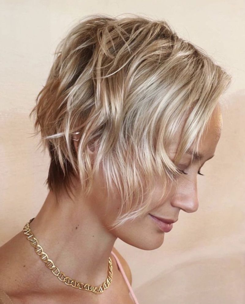Pixie despeinado con mechas