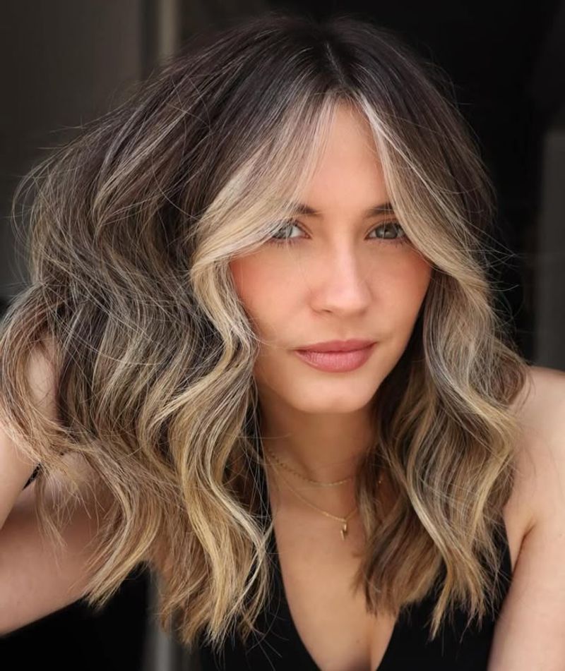 Collarbone Cut with Face-Framing Highlights