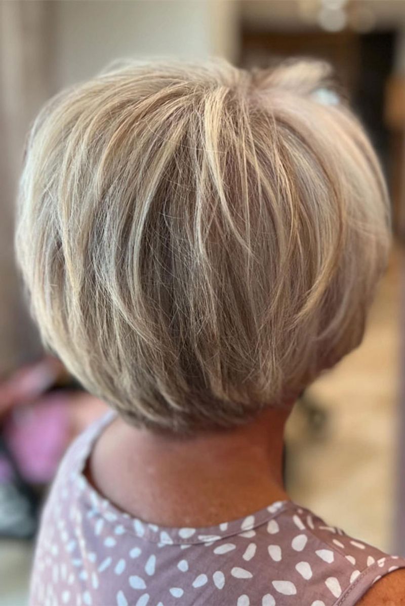 Feathered Layers with Rounded Silhouette