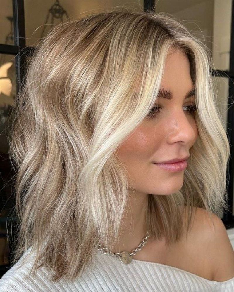 Collarbone Lob with Invisible Layers