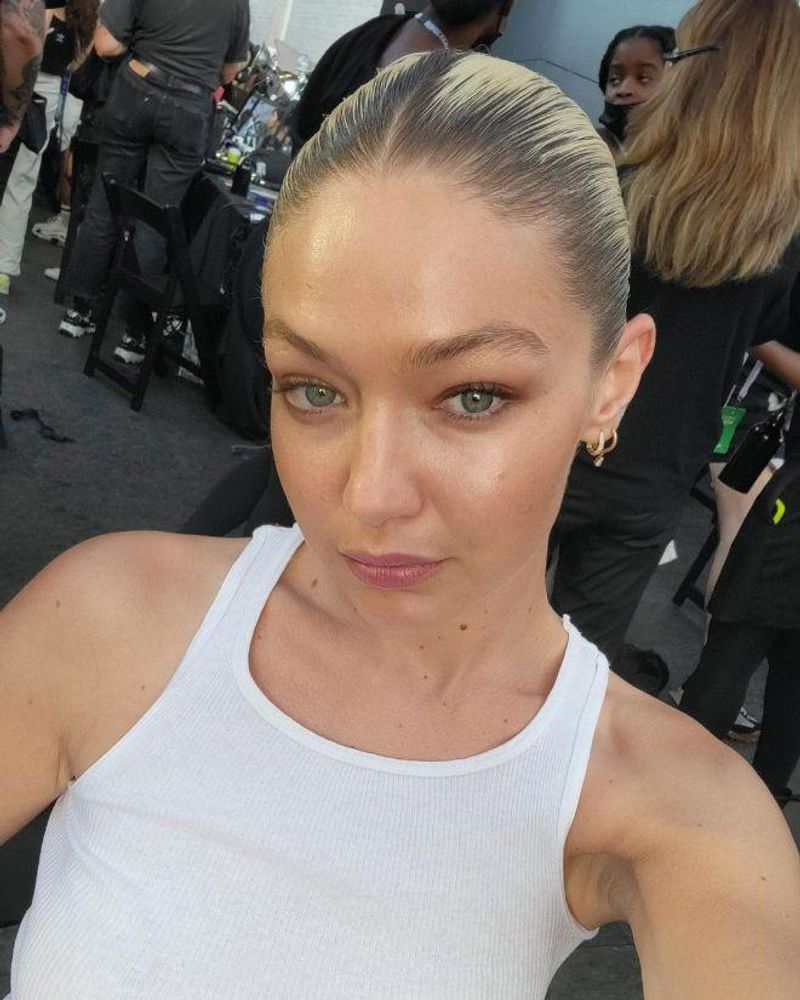 O look penteado para trás
