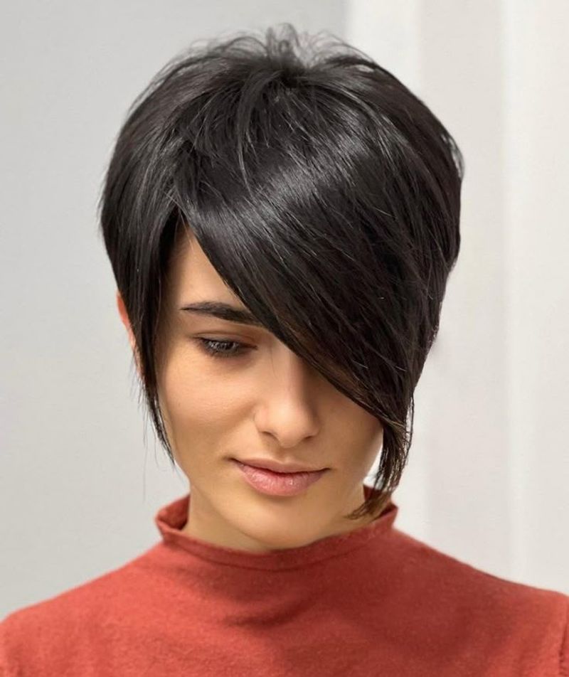 Corte asimétrico con plumas