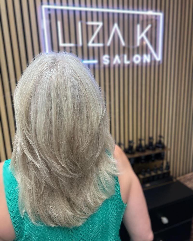 Feathered Hair with Crown Volume