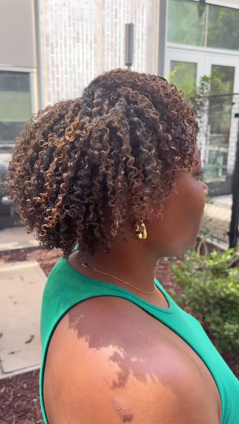 Defined Wash-and-Go with Highlights