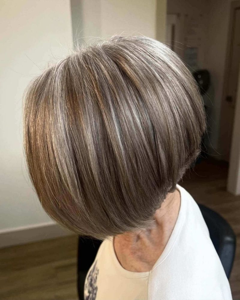 Wedge With Face-Framing Highlights