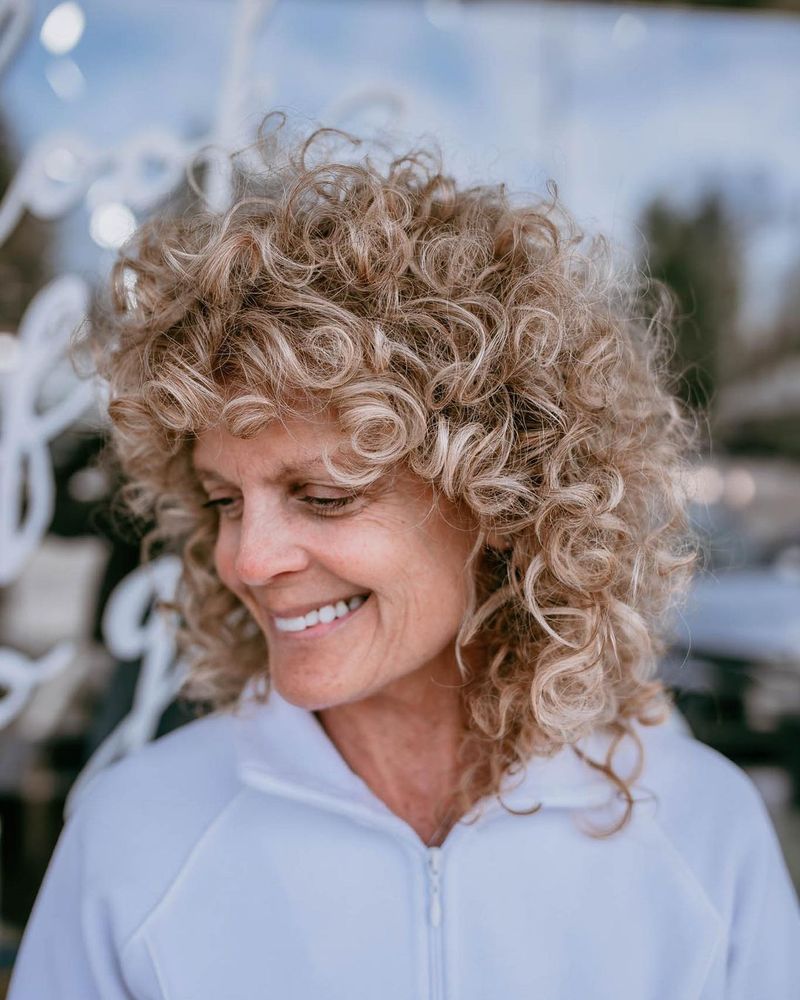 Voluminous Curly Layers