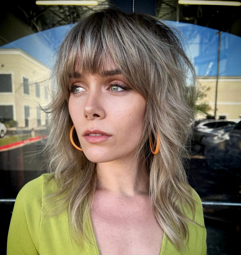 Curved C-Shaped Bangs