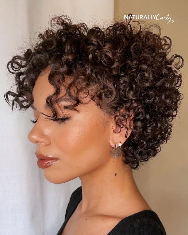 Pixie ricci con volume