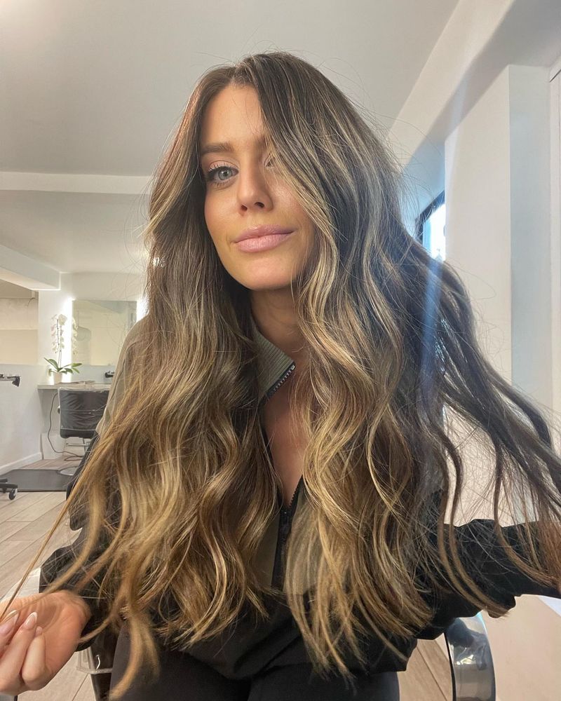 Beachy Waves with Face-Framing Layers