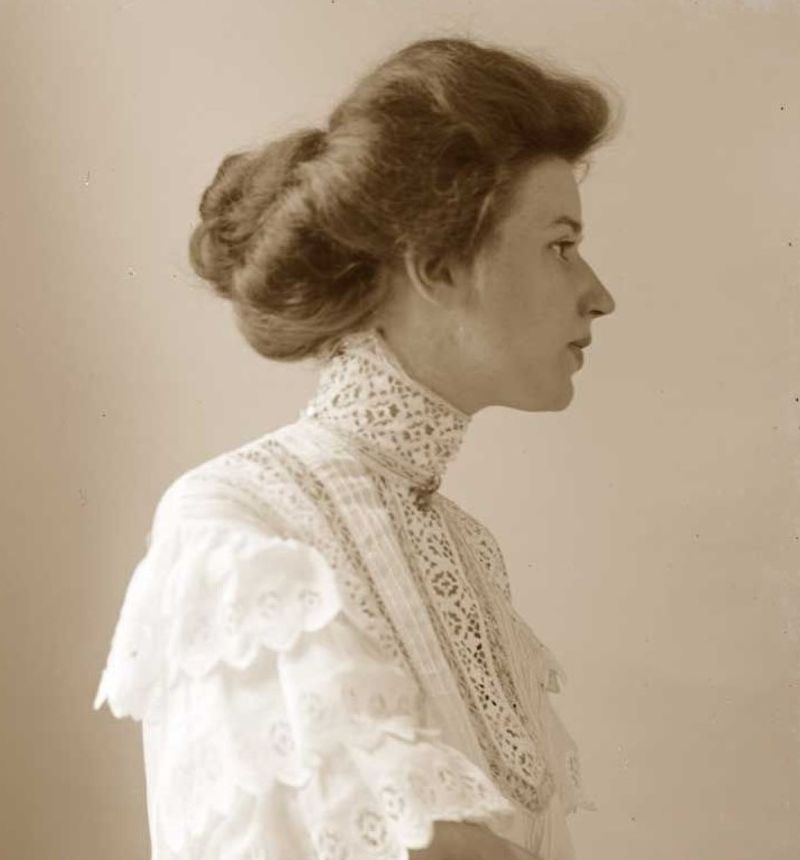 Edwardian Pompadour Puffs