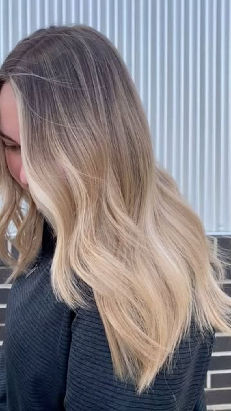 Ash Blonde Root Melt