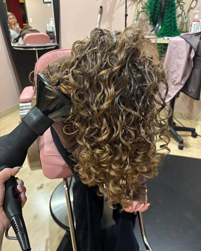 Diffusing Upside Down Maximizes Volume