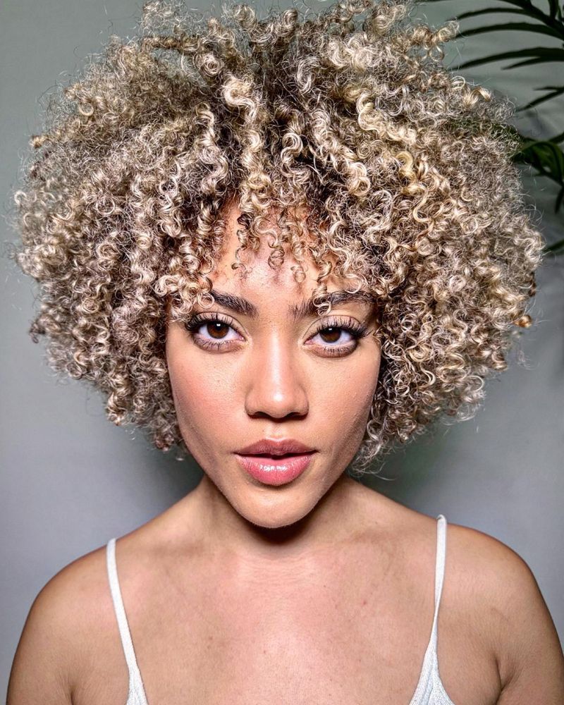 Twist-Out with Bright Highlights