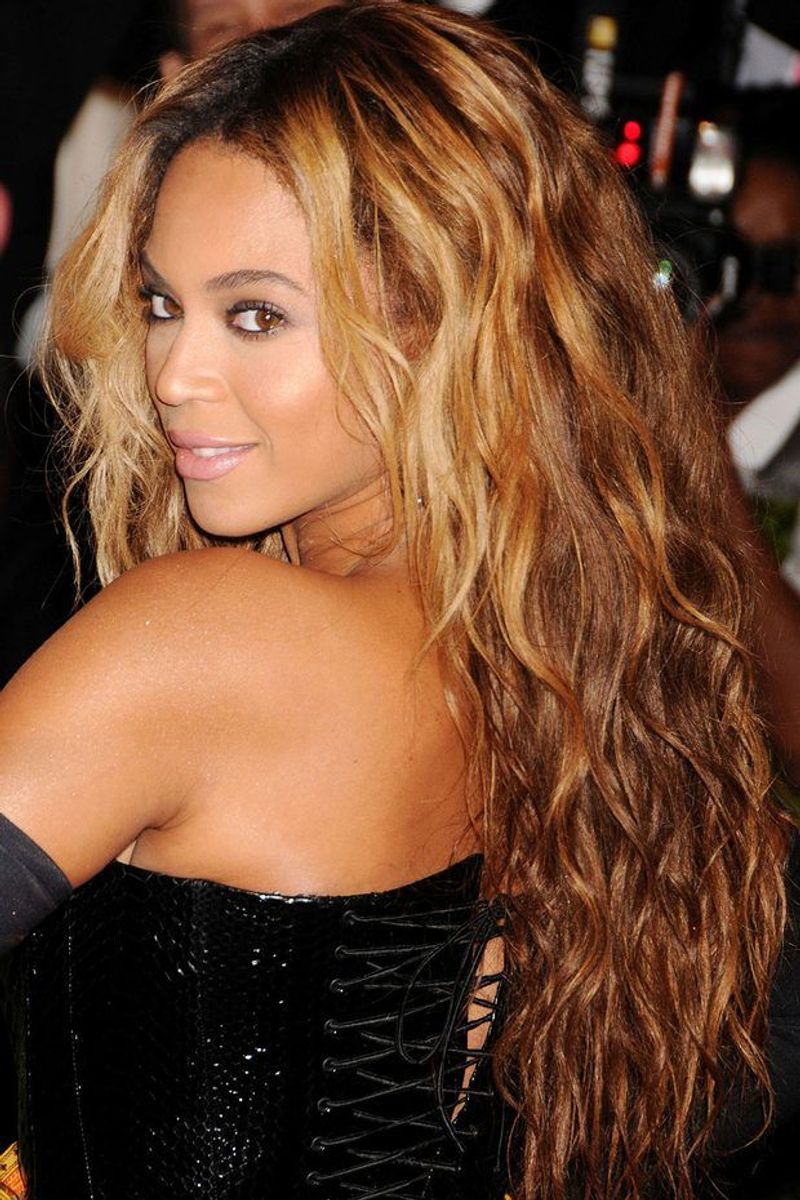 Beyoncé's Honey-Blonde Beach Waves