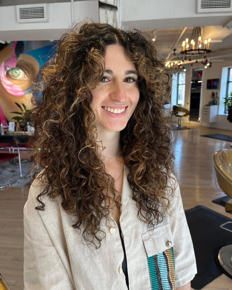 Curl-Friendly Layering Enhances Shape