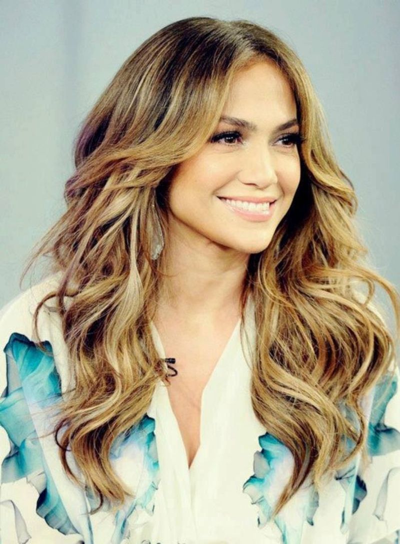 Jennifer Lopez's Caramel Highlighted Waves