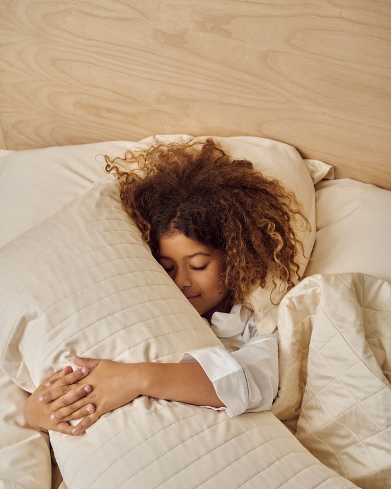 Silk Pillowcases Reduce Friction Frizz