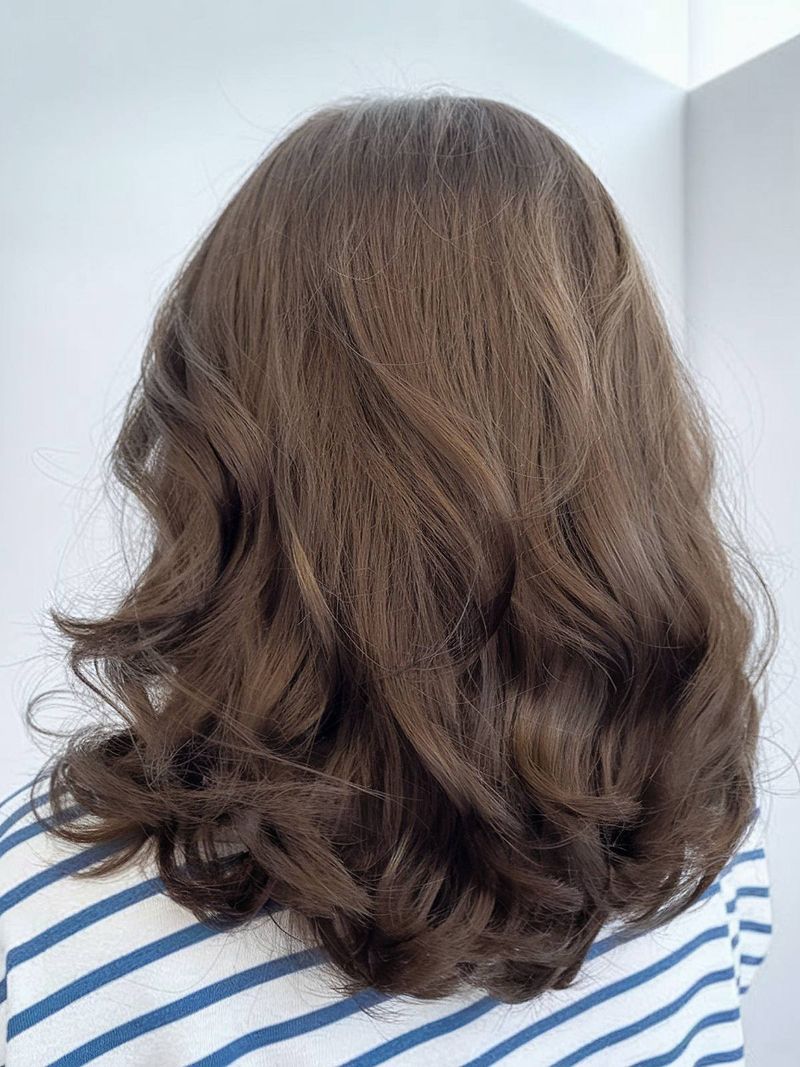U-Shaped Cut with Textured Ends