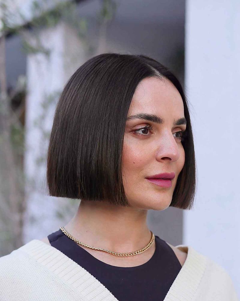 Blunt-Cut Pageboy With Side Part