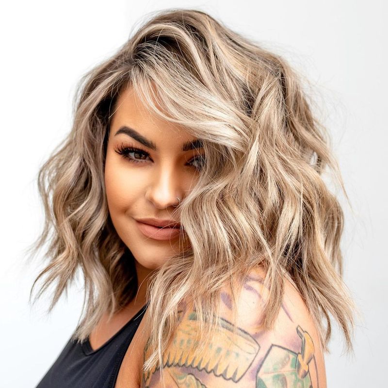 Wavy Collarbone Lob