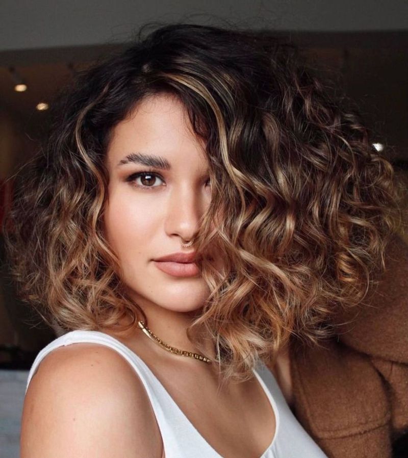Bob bouclé asymétrique