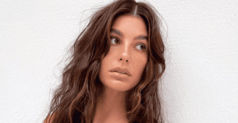 This Trending Hairstyle Screams “Chloé Girl”, So, of Course, I Asked a Hairstylist for Tips