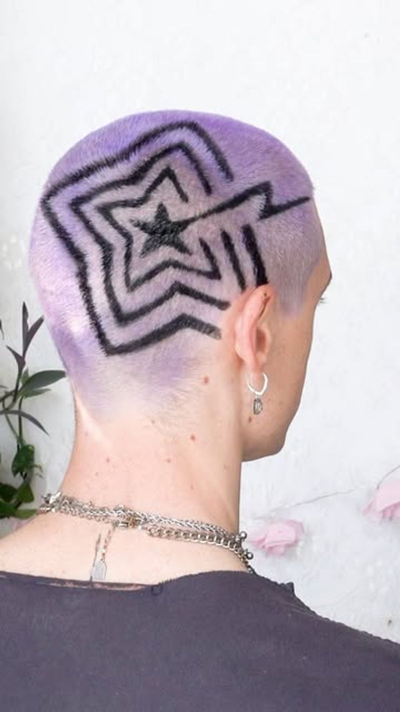 Taglio a spazzola con design