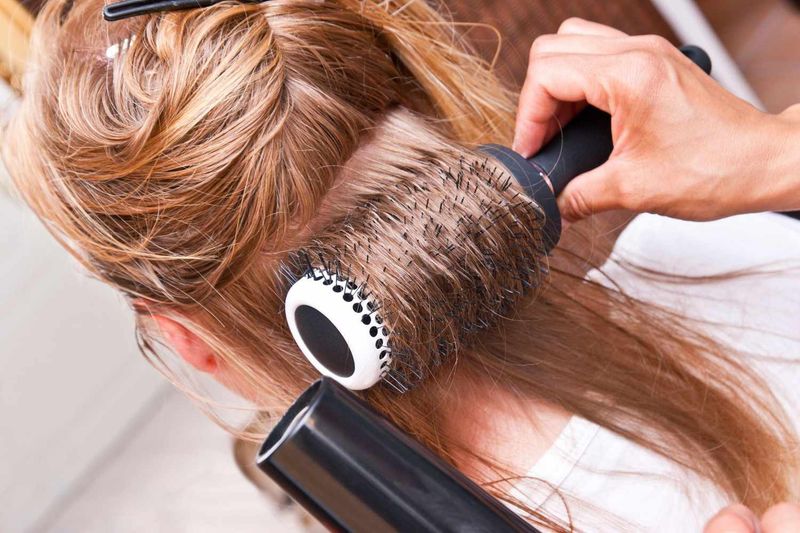 Round Brush Blowout Magic