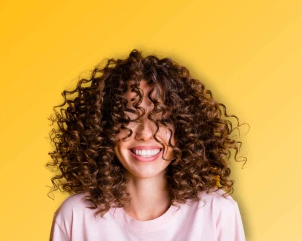 type de cheveux bouclés